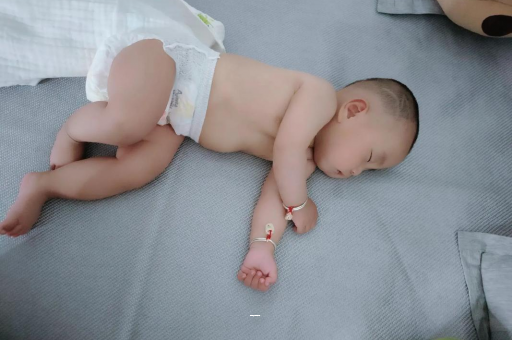 商洛宝宝先长上牙还是下牙